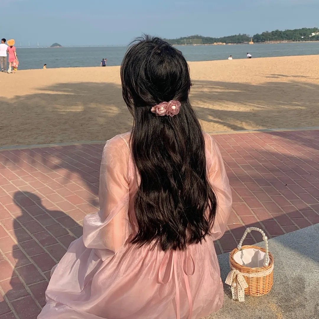 黎明时分的年轻人们